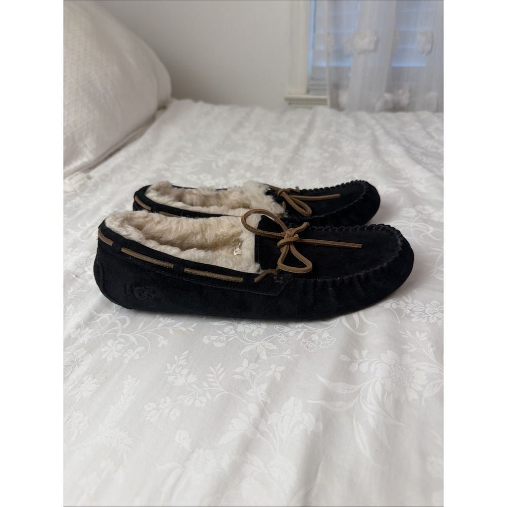 Ugg Black Leather Moccasin  lippers Womens 11 Black Leather